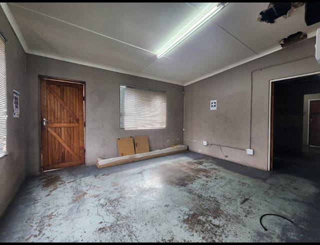323M² WAREHOUSE RENTED IN CAPE ROAD INDUSTRIAL
